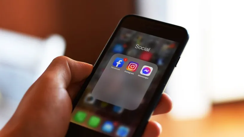 Phone showing the Facebook, Instagram, and Messenger apps