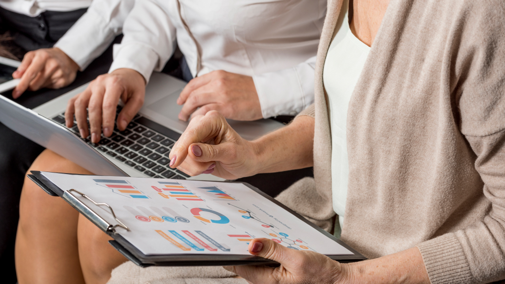 choosing SEO specialist - person on laptop using google analytics